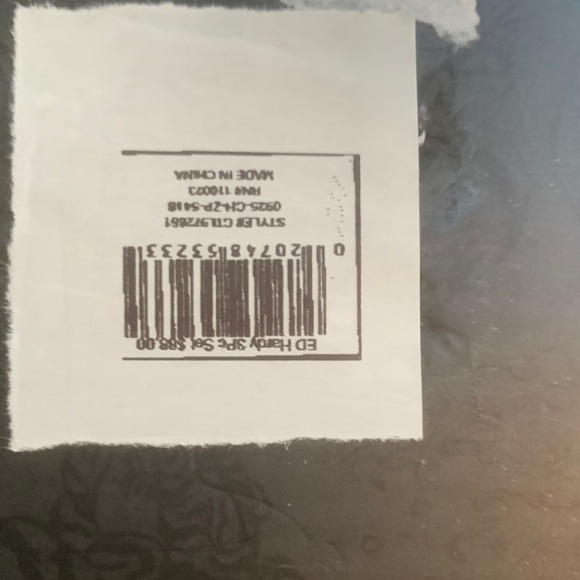 Ed Hardy 3 piece set with 2 satin pillowcases - Picture 2 of 4